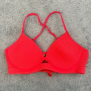 LULIFAMA RED TEXTURED BIKINI TOP IN LARGE